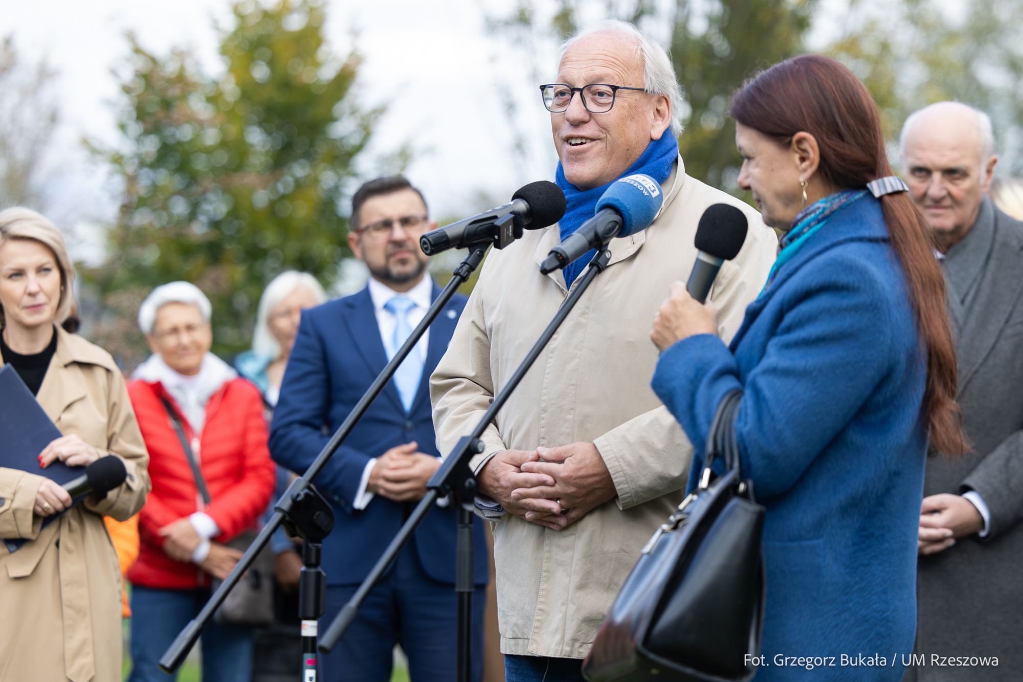 zdjęcie z uroczystego nadania imienia ogrodu kieszonkowego (Bielefeld) przy ul. Kurpiowskiej w Rzeszowie, fot. Grzegorz Bukała, Urząd Miasta Rzeszowa